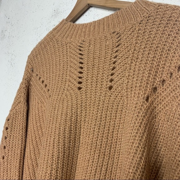 Elizabeth and James Oversize Shimmer Cropped Sweater Size XL - Picture 3 of 9